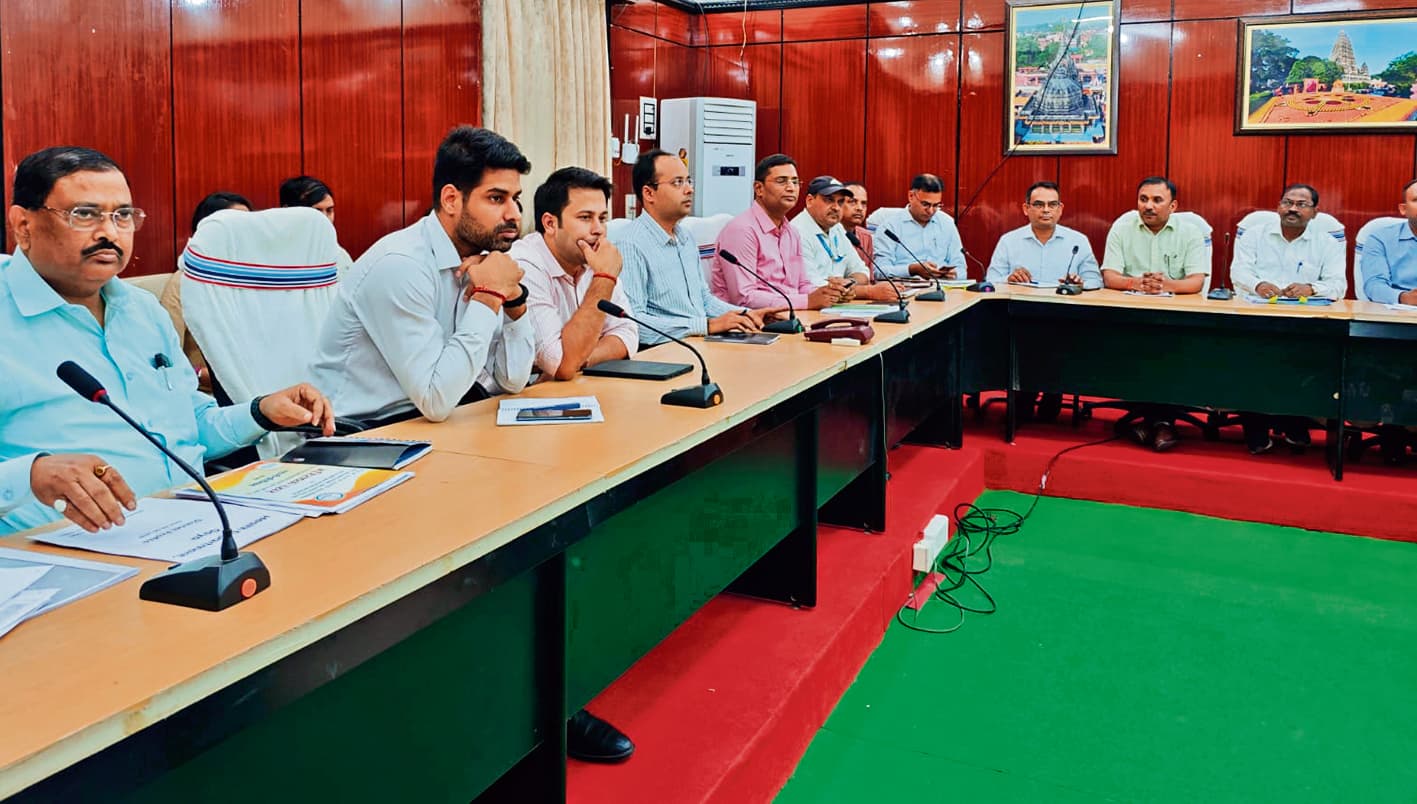 Gaya News : जिलास्तरीय पदाधिकारी सप्ताह में दो दिन फील्ड में करेंगे विजिट : डीएम