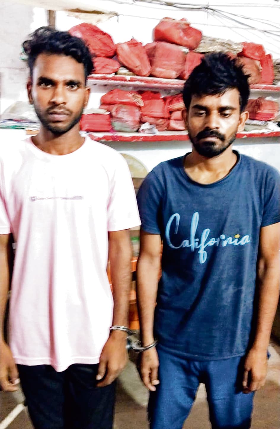 Hajipur News : अपराध की योजना बना रहे दो बदमाश कट्टा व कारतूस के साथ गिरफ्तार