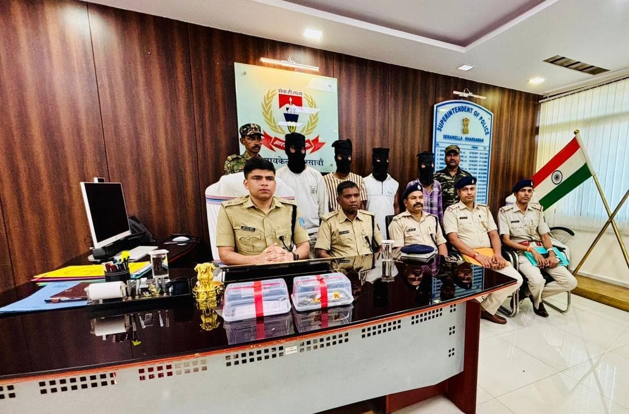 Seraikela Kharsawan News : पिता का बदला लेने के लिये दोस्तों संग चलायी थी गोली