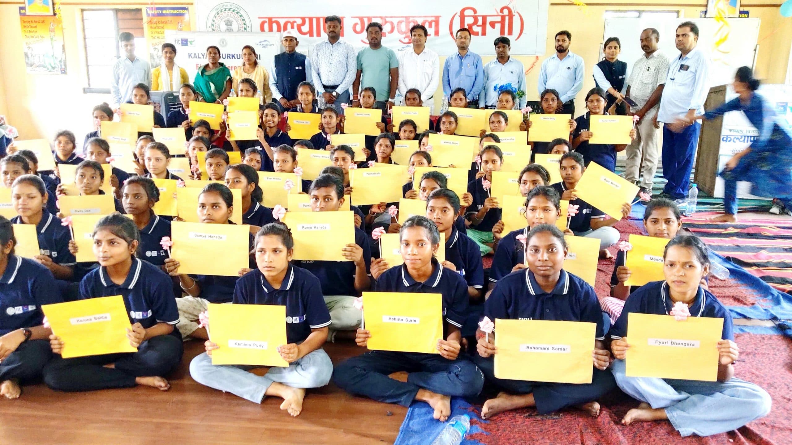 Seraikela Kharsawan News : 60 छात्राओं को बेंगलुरु में मिली नौकरी