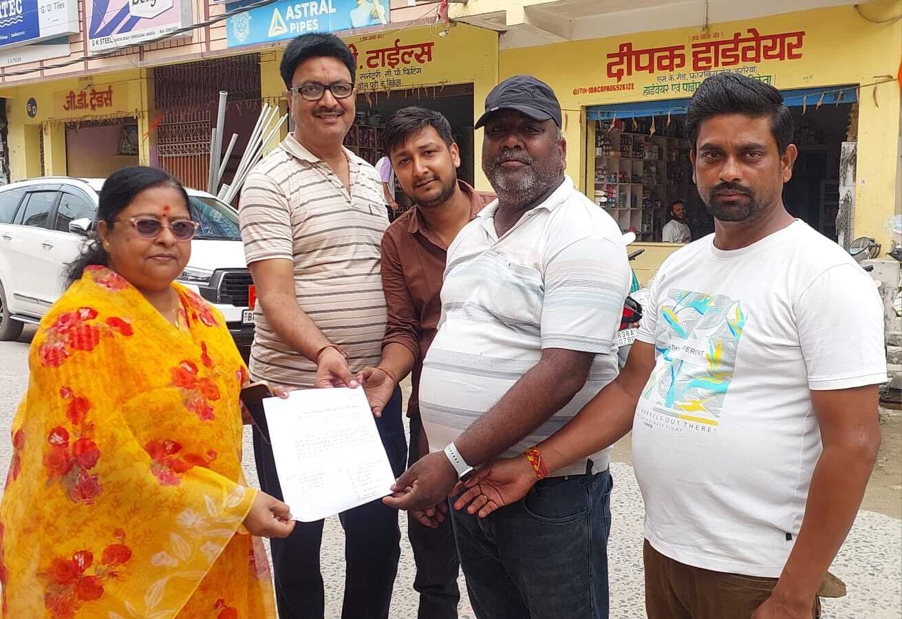 कलवर्ट की उंचाई बढ़ाने की मांग, सौंपा ज्ञापन