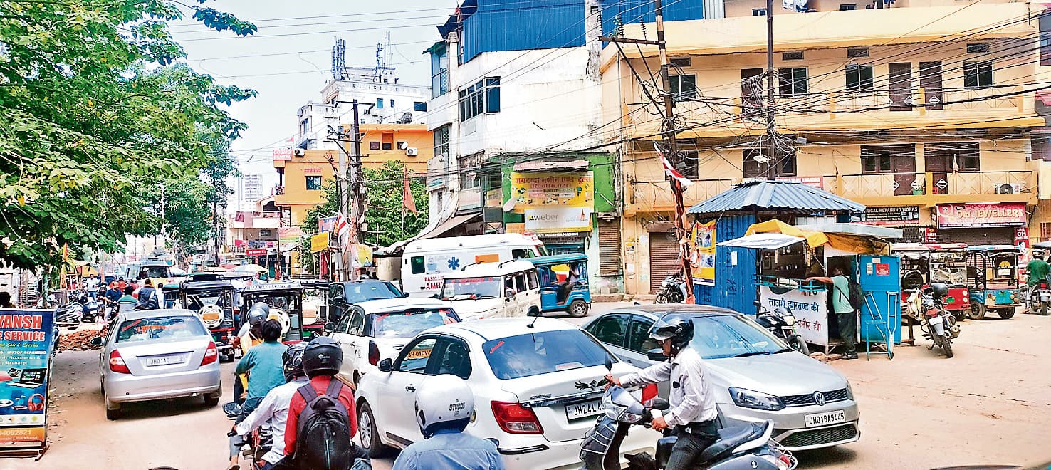 Ranchi News : ई-रिक्शा, ठेला और अतिक्रमण से कोकर में रोज लग रहा जाम