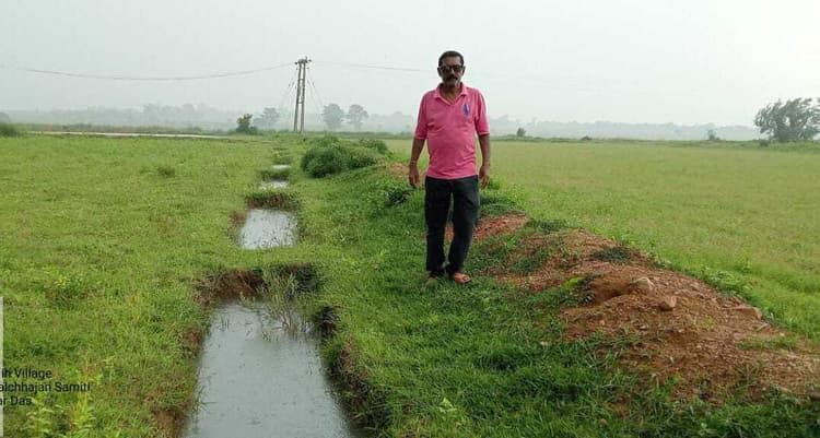 Seraikela Kharsawan News : अमृत सरोवर ने बदली जिंदगी किसान को खेती से बेहतर आय