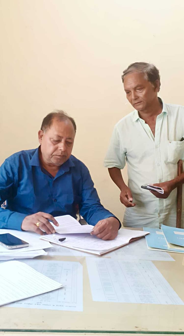 East Singhbhum News : दो साल से राशन कार्ड में सुधार को भटक रहे झारखंड आंदोलनकारी