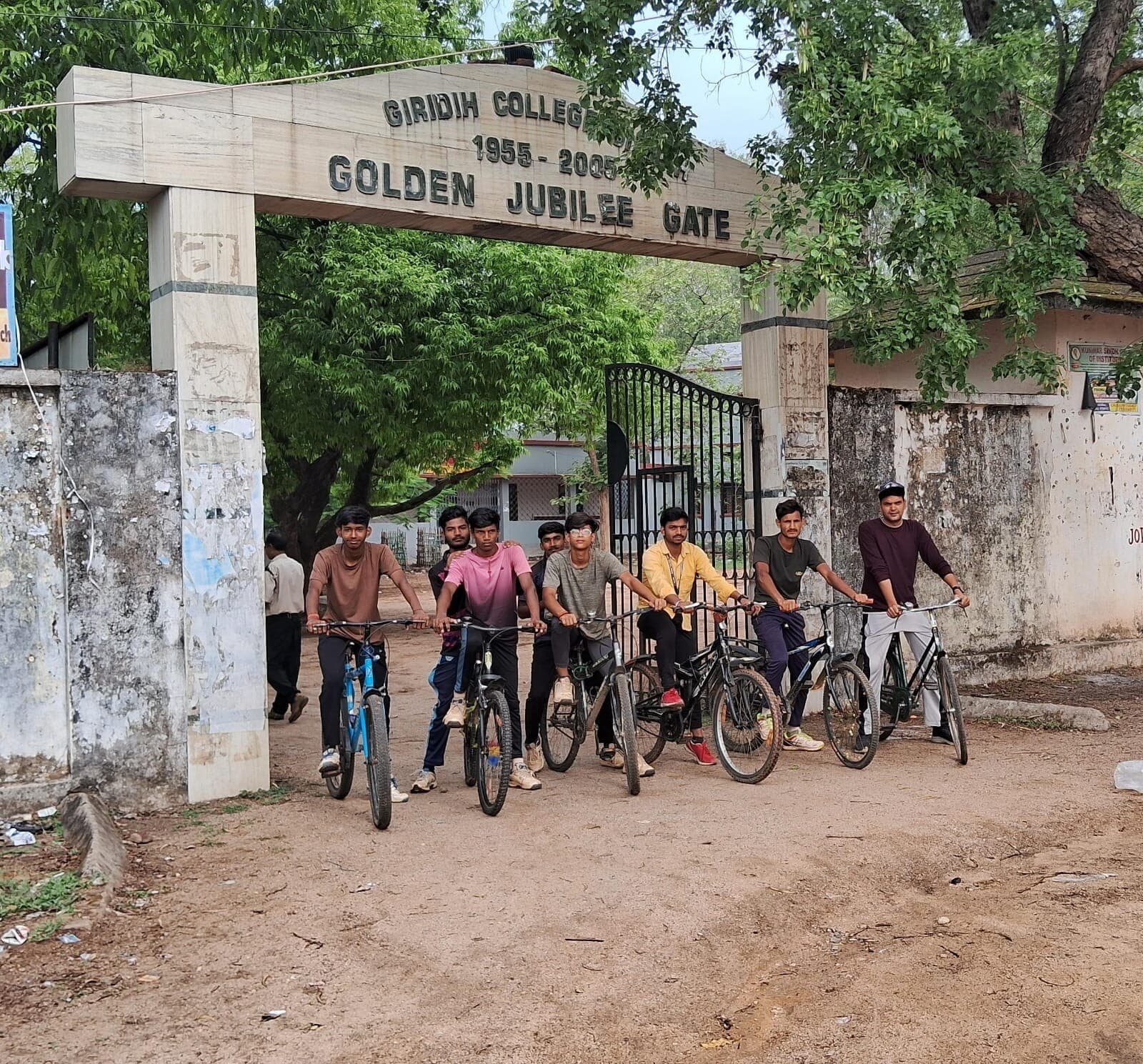 Giridih News: विश्व साइकिल दिवस पर गिरिडीह कॉलेज में जागरूकता अभियान