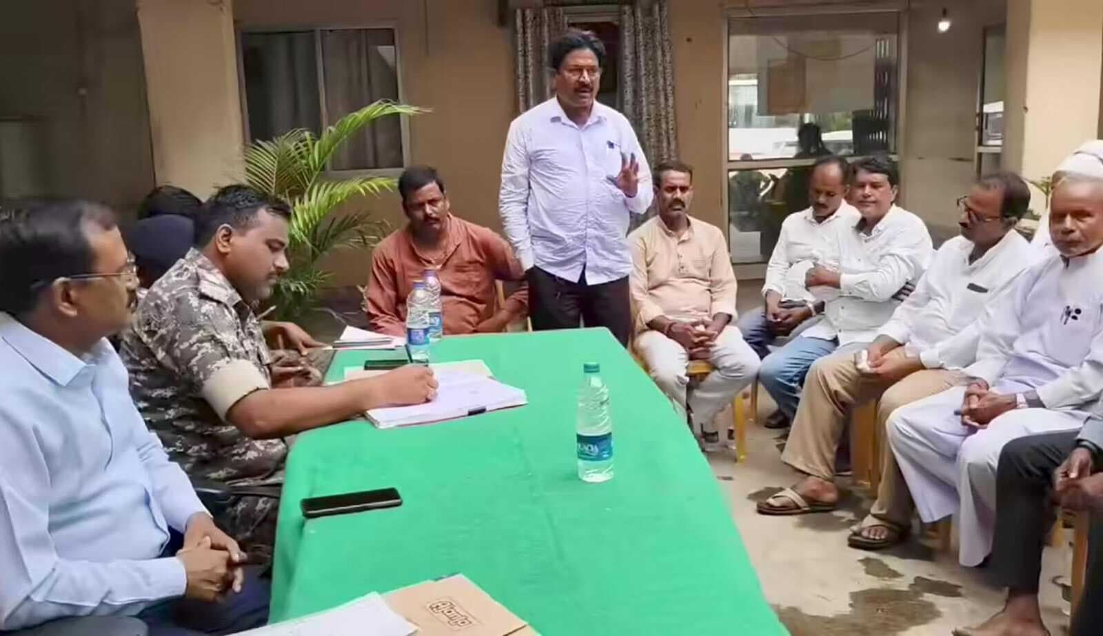 Giridih News: बकरीद को ले शांति समिति की बैठक, अफवाहों पर ध्यान नहीं देने की अपील