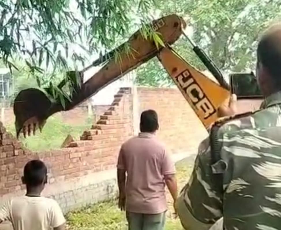 Giridih News: पहाड़पुर गांव में अतिक्रमण के खिलाफ चला अभियान