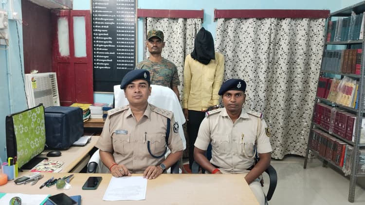 12 वर्षों से फरार नक्सली गिरफ्तार