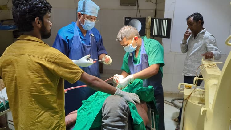 हथियारबंद अपराधियों ने ट्रक चालक को मारी गोली, हालत गंभीर