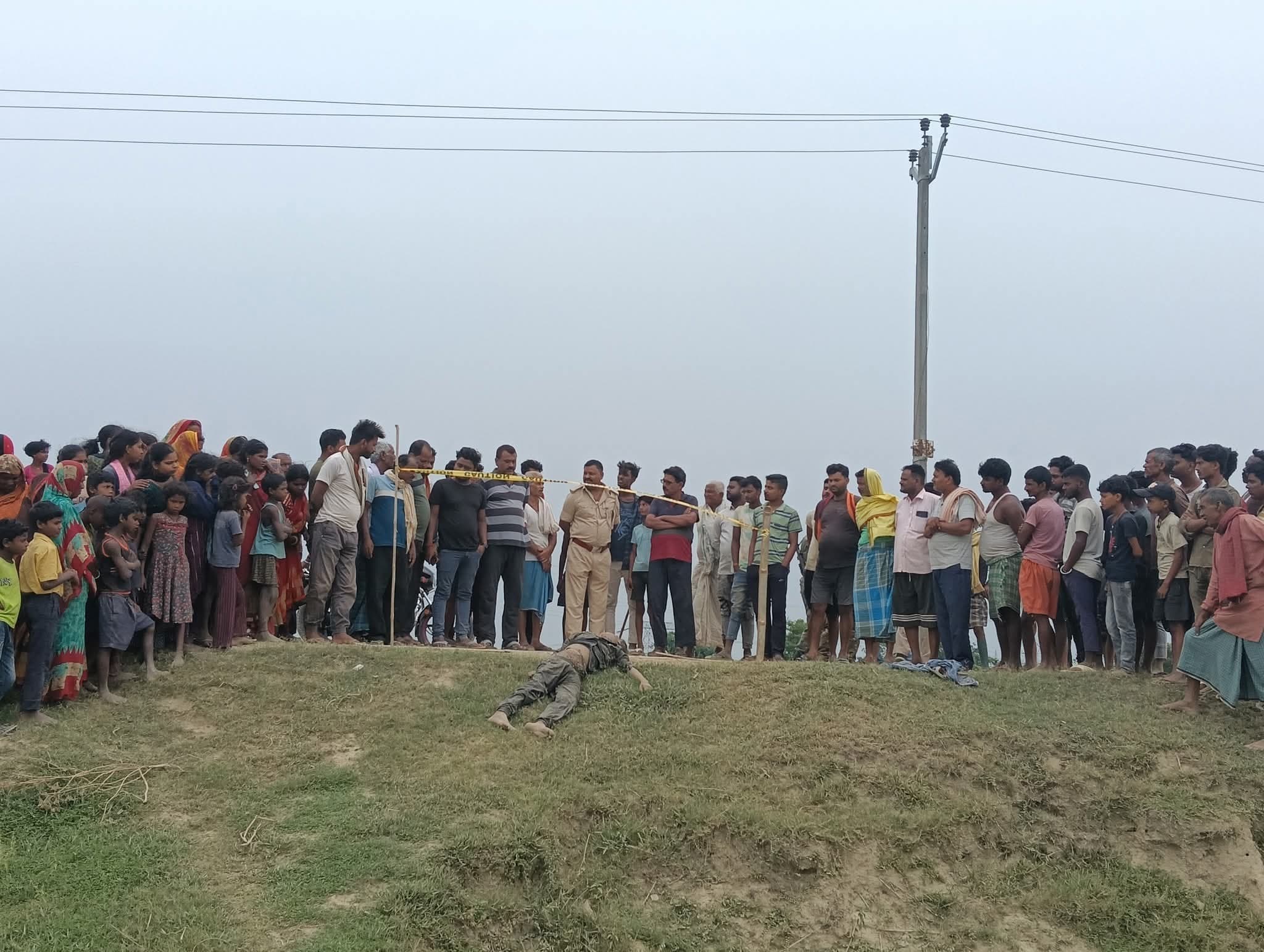 दो दिनों से लापता युवक की हत्या कर सड़क किनारे फेंका शव