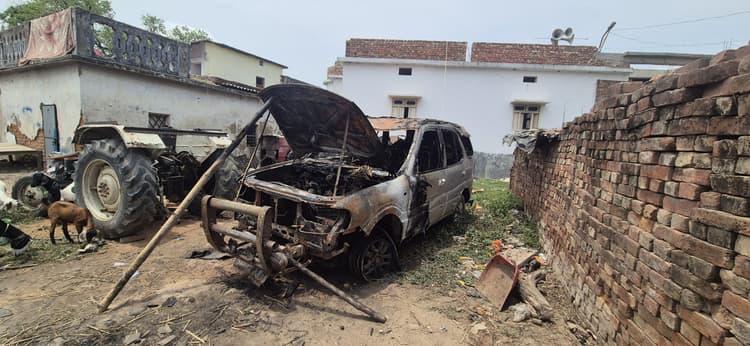 आग से एक सफारी सहित तीन बाइक जल कर राख
