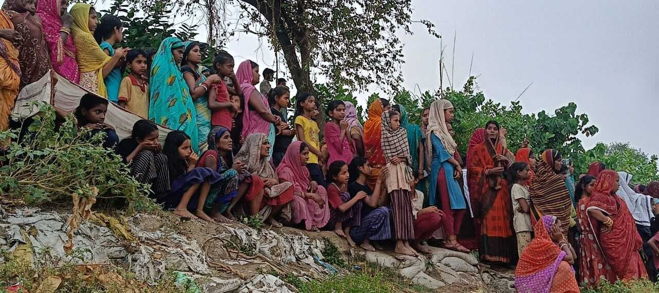 Samastipur News:मूर्ति विसर्जन के दौरान गंगा नदी में दो युवक डूबे, तलाश जारी