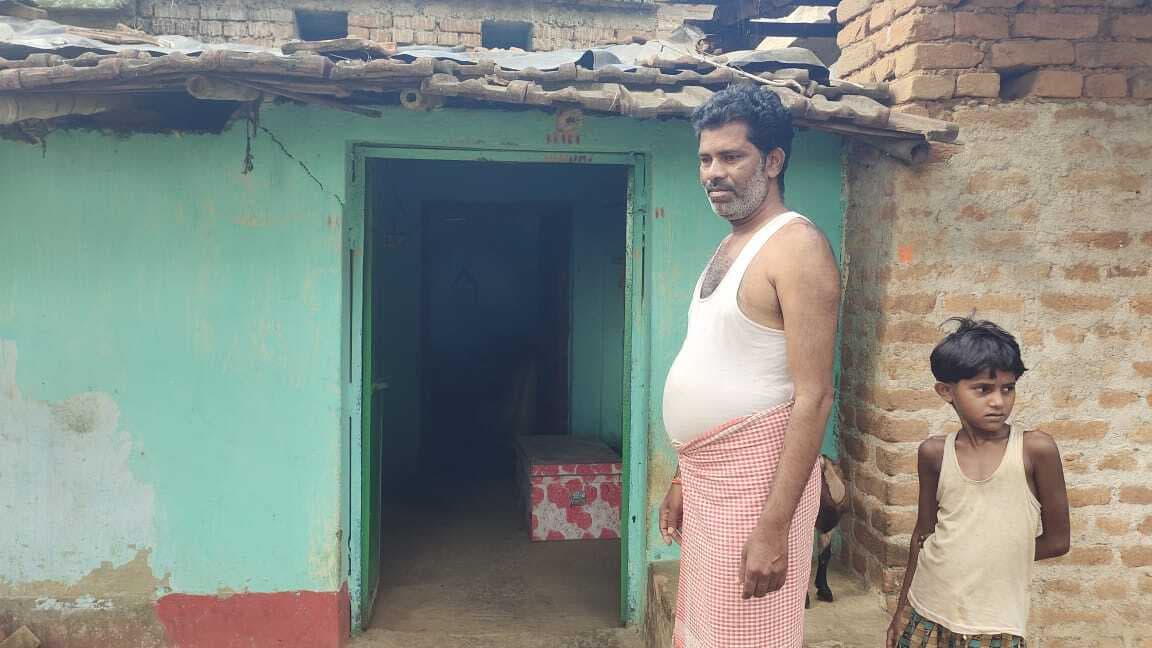 गृहस्वामी सोते रहे, चोर दरवाजा तोड़ उड़ा ले गए हजारों के सामान