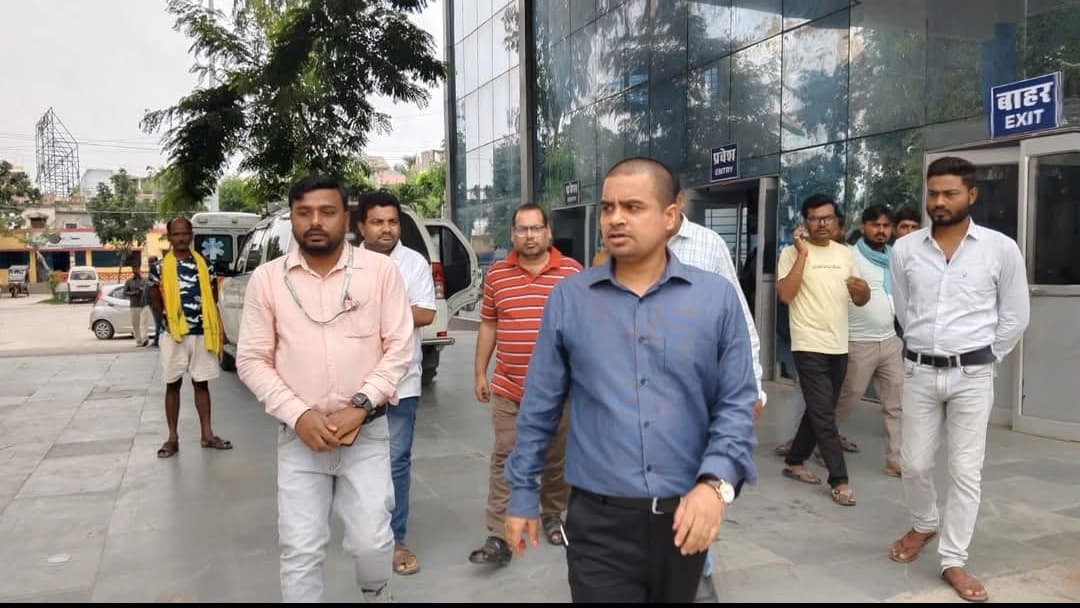 सदर अस्पताल का डीएम ने किया निरीक्षण, व्यवस्था सुधारने के दिए कड़े निर्देश