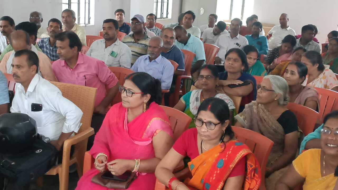 मतदाता सूची शुद्धिकरण व मतदान केंद्रों पर व्यवस्थाओं की समीक्षा