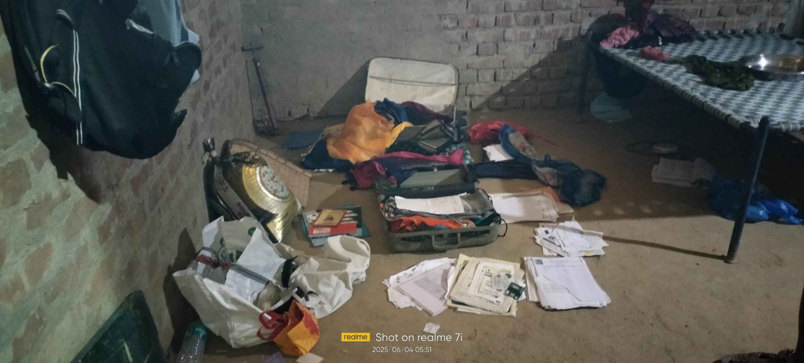 घर से हजारों रुपये की संपत्ति की चोरी