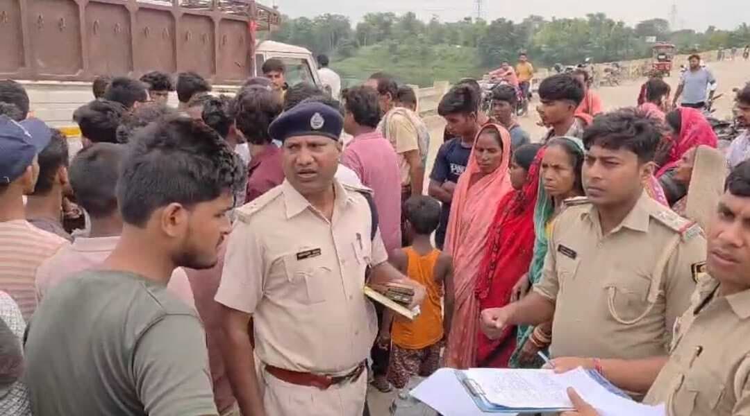 Motihari : पकड़ीदयाल में युवक की गला दबाकर हत्या, पुल के नीचे मिला शव