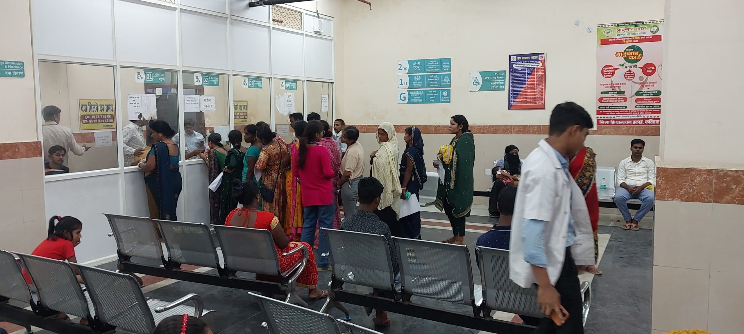 ओपीडी में 238 तरह की दवा उपलब्ध फिर भी बाहर से खरीद रहे मरीज