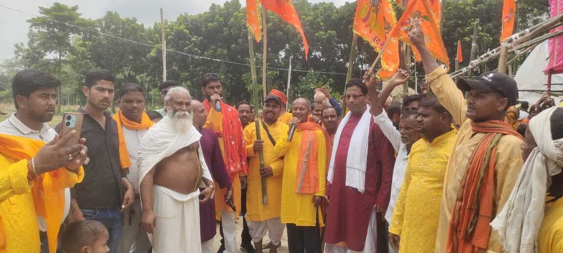 हरिनाम संकीर्तन को लेकर निकाली गयी कलश शोभायात्रा