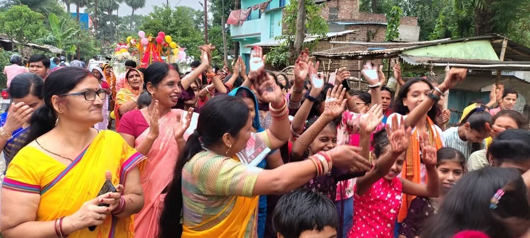 Samastipur News:शिवशक्ति प्राण-प्रतिष्ठा के मौके पर शिवलिंग को कराया गांव भ्रमण