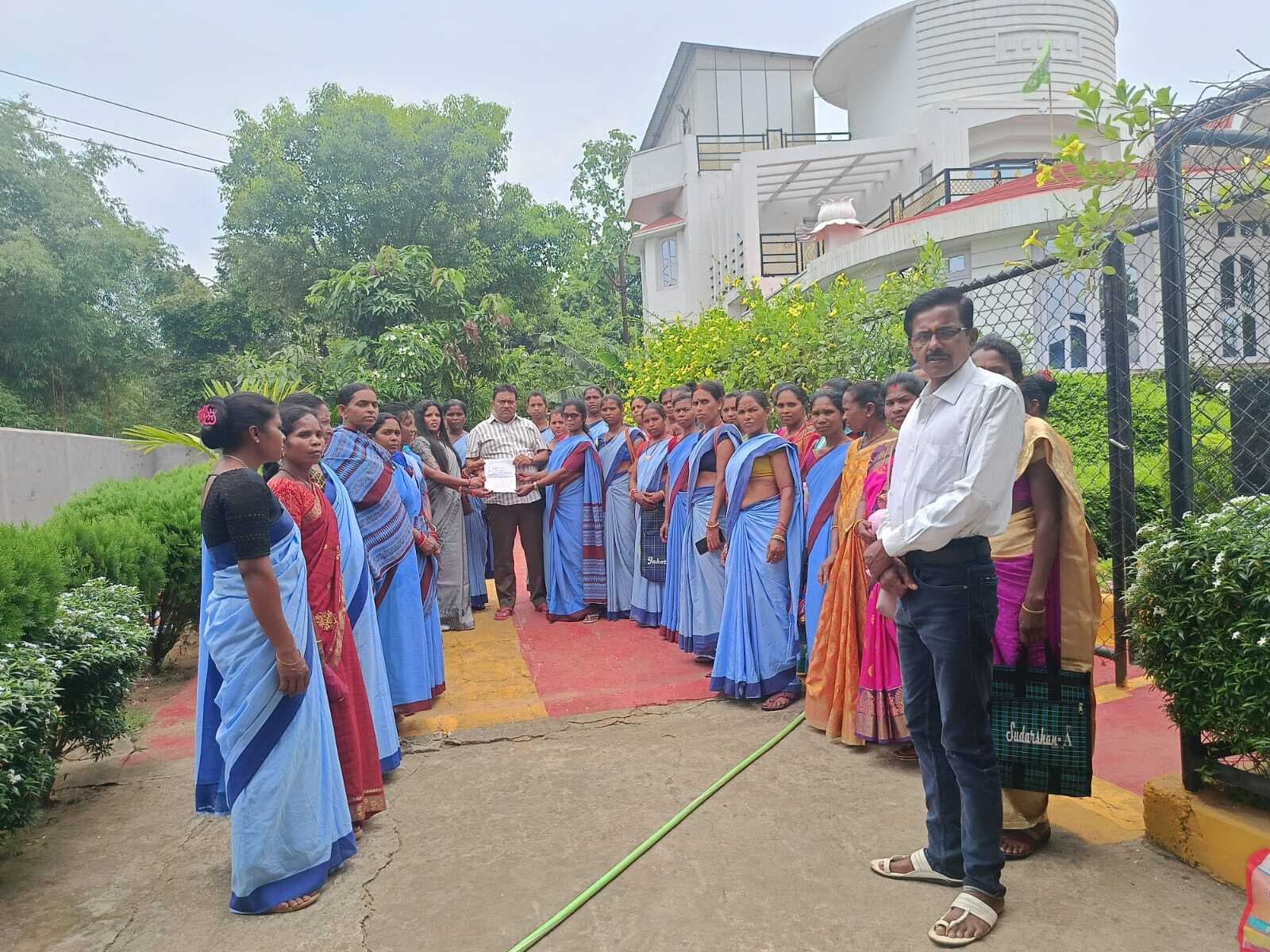 विधायक आवास के समक्ष धरना देकर जलसहिया ने सौंपा मांग पत्र