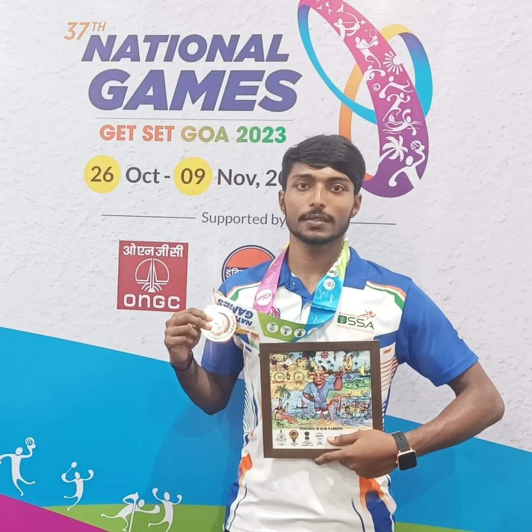 आशीष को वुशू मार्शल आर्ट खेल से मेडल लाओ, नौकरी पाओ के तहत मिली सफलता