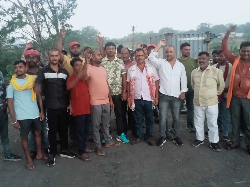 Dhanbad News : बस्ताकोला ओसीपी में जश्रसंघ ने तीसरे दिन काम रखा ठप, स्थानीय लोगों ने जताया विरोध