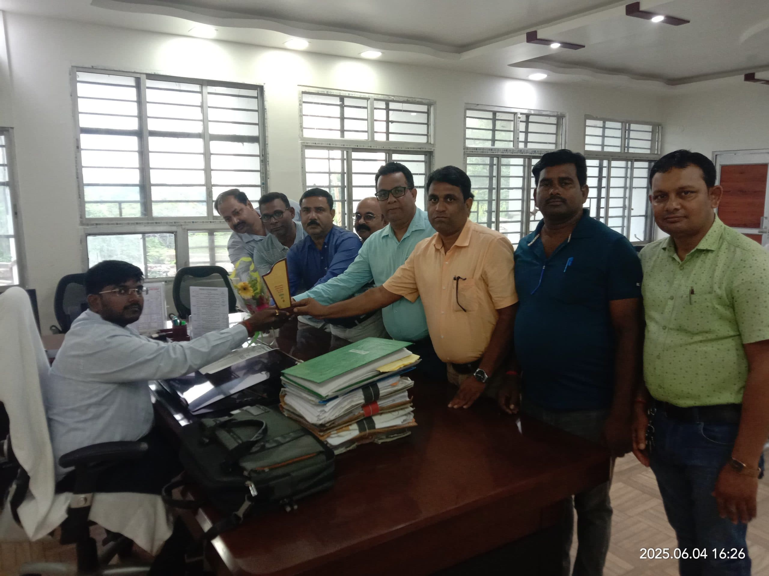 शिक्षक संघ के प्रतिनिधियों ने डीसी से की मुलाकात
