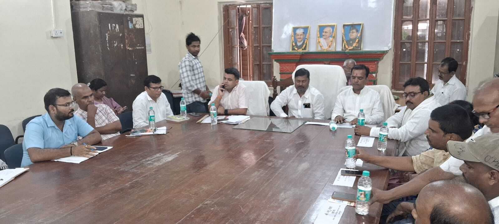 सरकारी योजनाओं में भ्रष्टाचार के मुद्दे पर 20 सूत्री सदस्यों ने अधिकारियों को घेरा