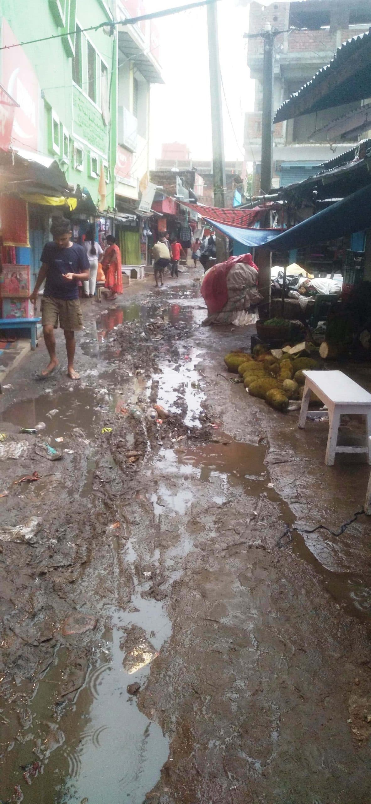 बारिश से प्रशासन के सफाई व्यवस्था की खुली पोल