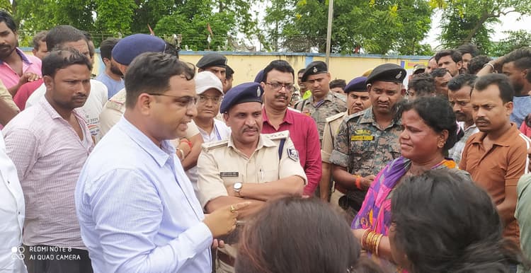 अतिक्रमण हटा लें, अन्यथा होगी कार्रवाई:                                              एसडीओ