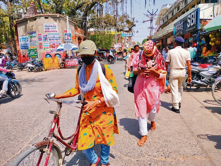 Gopalganj News : हवा ने गिराया पारा, उमस ने बढ़ायी परेशानी, आज भी गरज-चमक के साथ आयेंगे बादल
