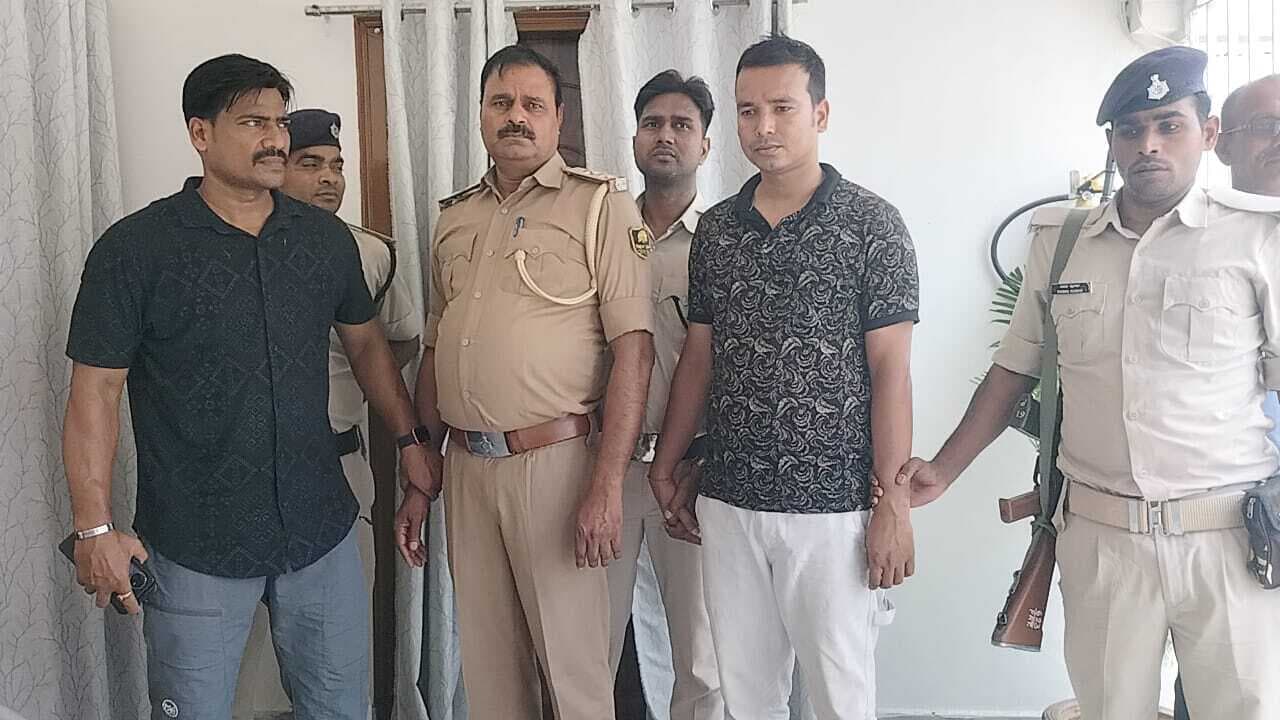 कैमूर में घूस लेते रंगे हाथ गिरफ्तार हुए दो सब इंस्पेक्टर