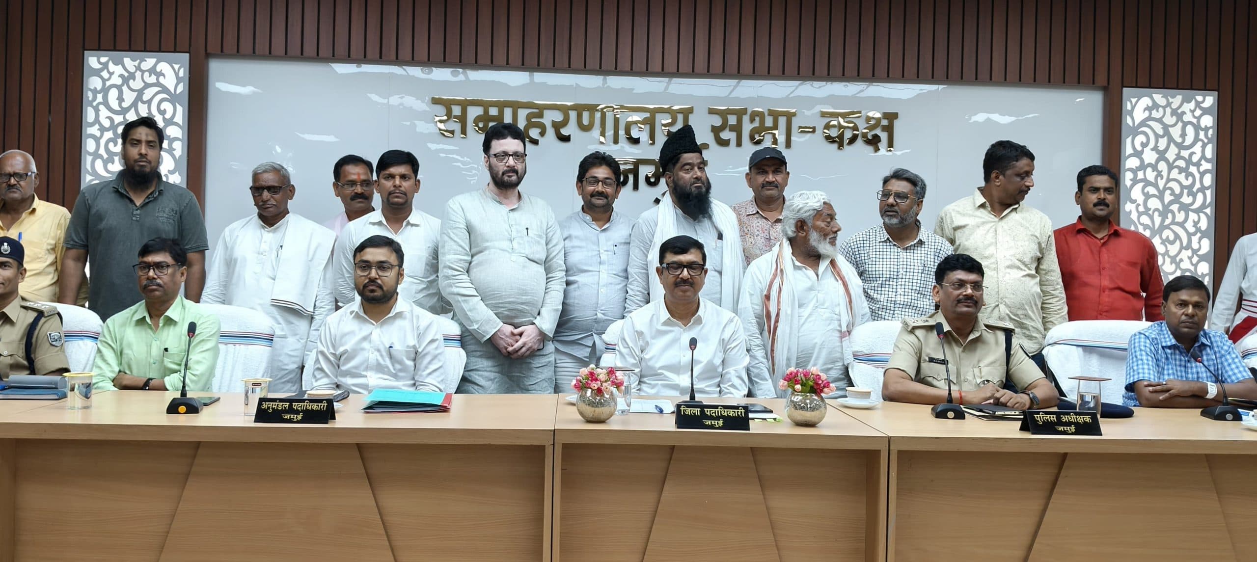 किसी भी प्रकार की शरारत या अफवाह पर तत्परता से करें कार्रवाई : डीएम