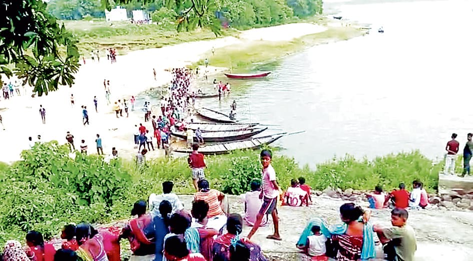 डैम के पास दामोदर में तीन किशोर डूबे, तलाश रही पुलिस