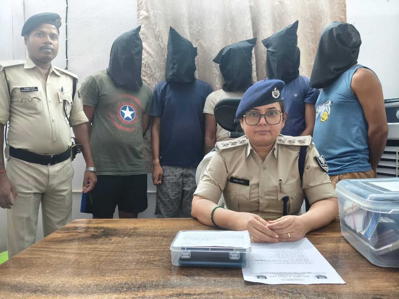 पांच साइबर अपराधी गिरफ्तार