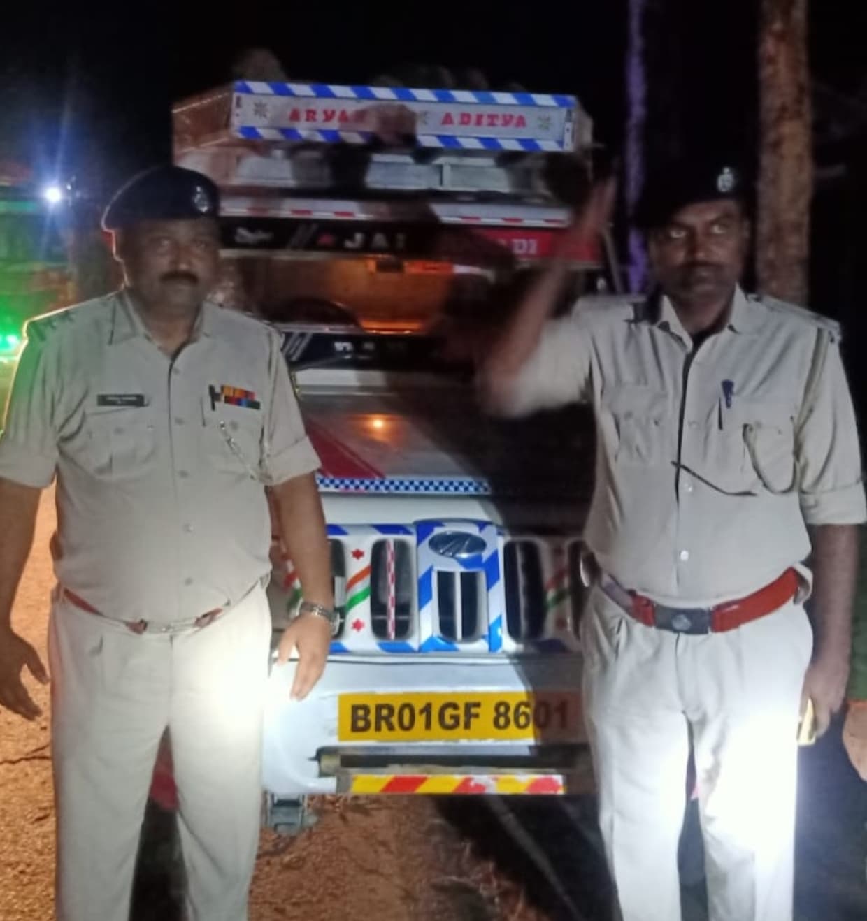 डुमरी चेकपोस्ट पर 7.5 लाख की 80 पेटी विदेशी शराब बरामद