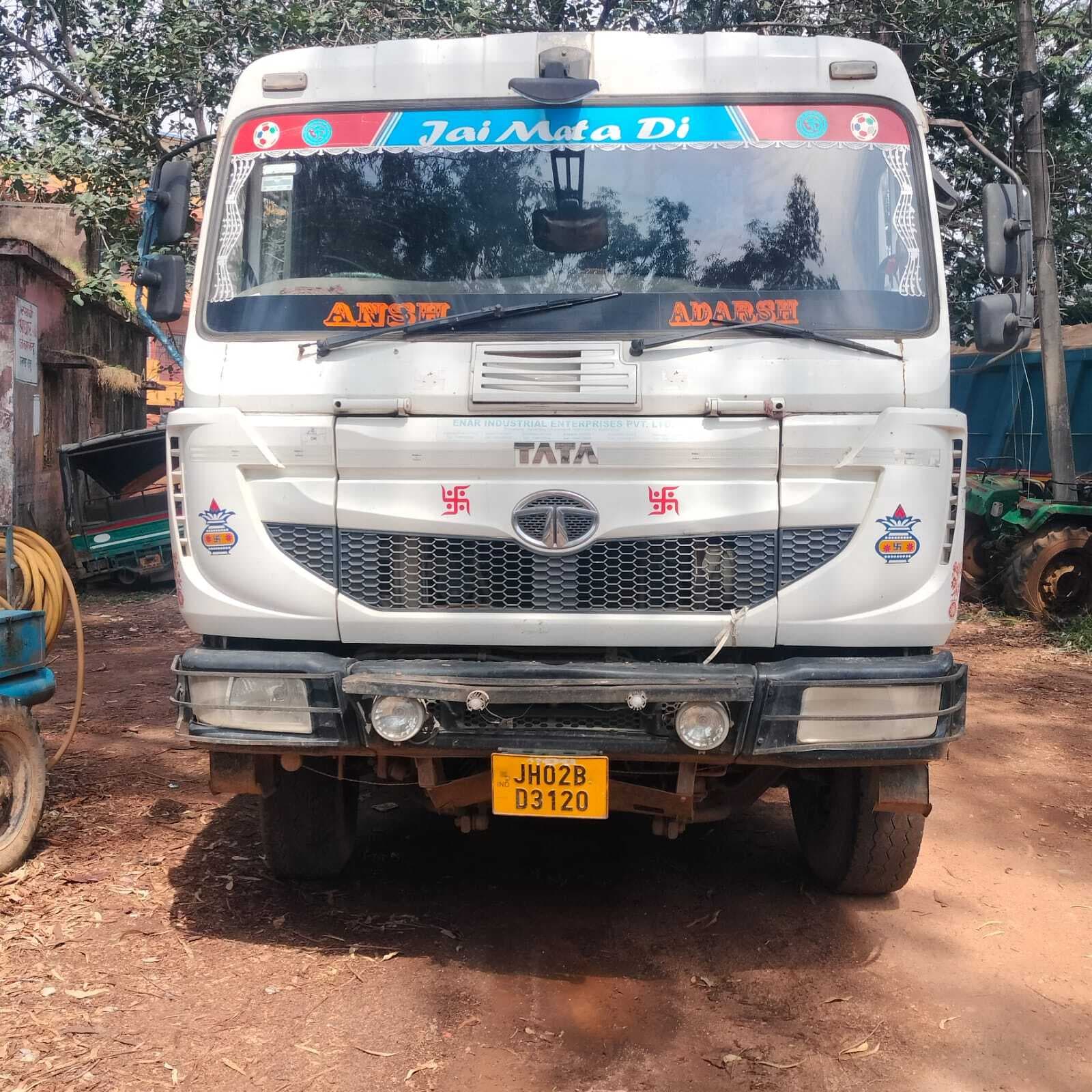 अवैध बालू लदे तीन हाइवा जब्त