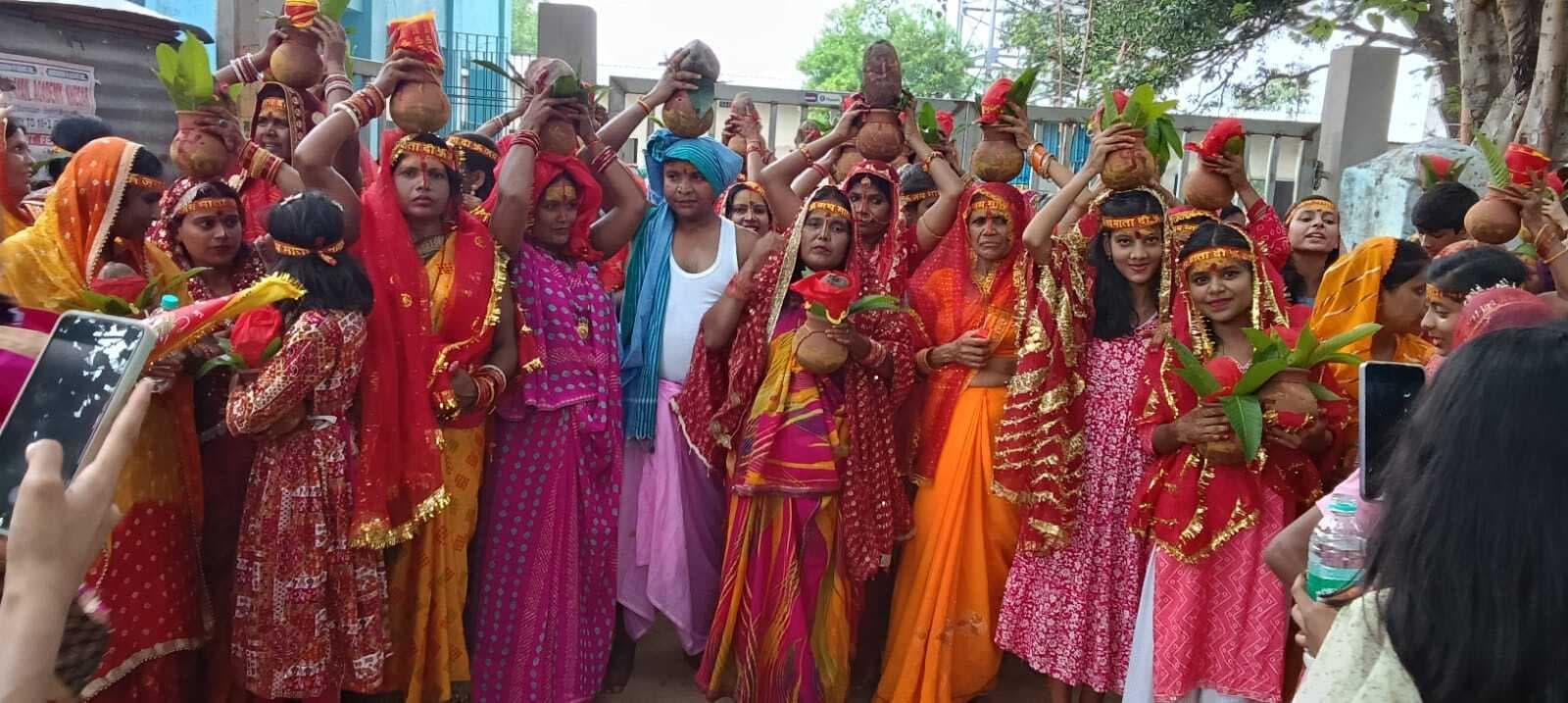 त्रिरात्रि रामधुन यज्ञ को लेकर निकाली गयी कलश शोभायात्रा