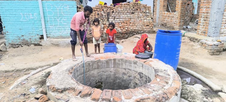 Giridih News :बुनियादी सुविधाओं से जूझ रहा वार्ड नंबर 11, पानी की किल्लत