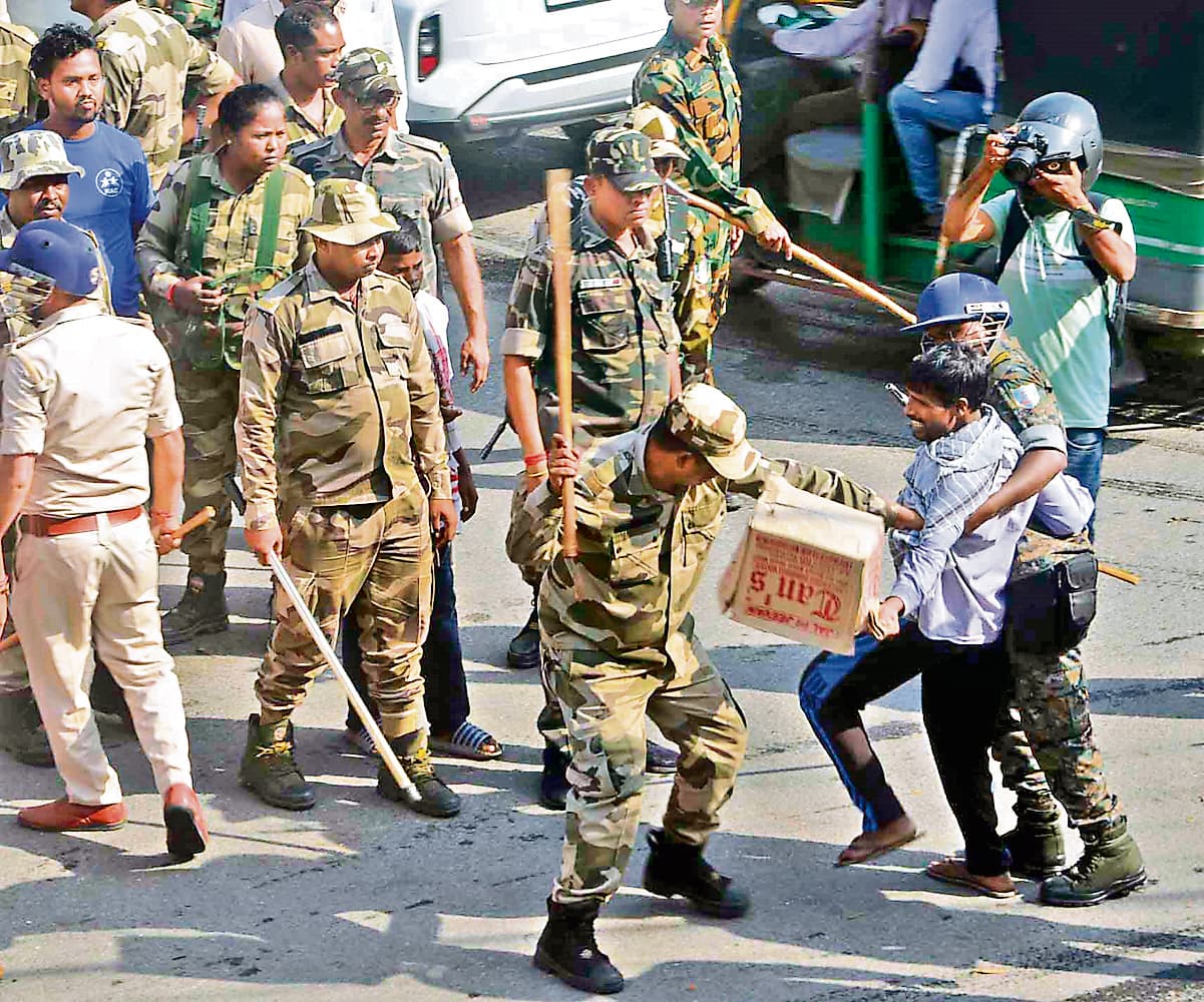 Ranchi News : हिनू में बंद समर्थकों व पुलिस के बीच झड़प, लाठीचार्ज