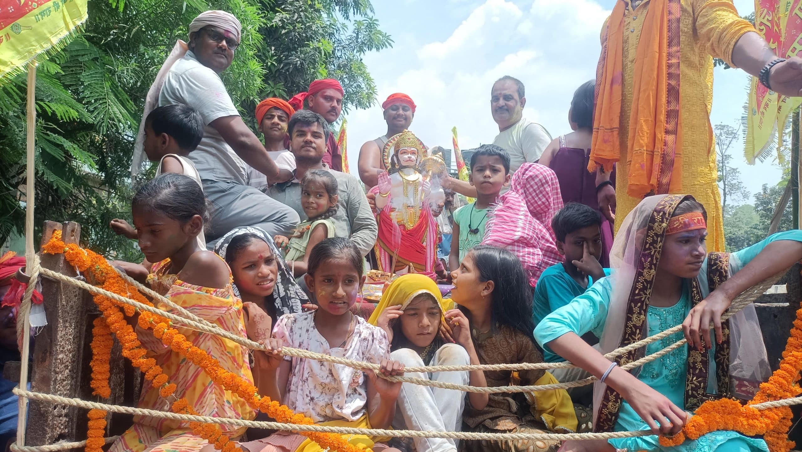 Samastipur News:प्राण-प्रतिष्ठा के साथ वीर हनुमान की मूर्ति की गयी स्थापित