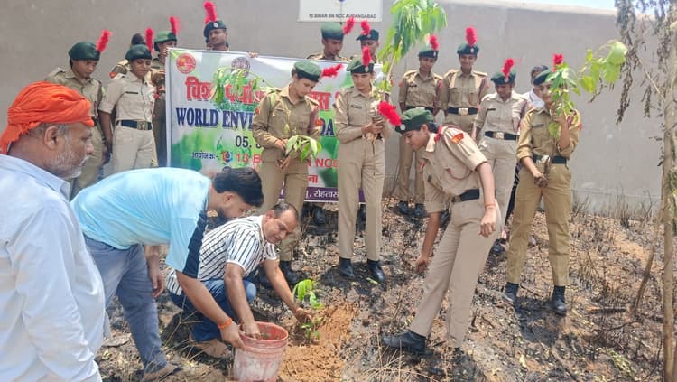 राधा शांता कॉलेज में एनसीसी कैडेटों ने किया पौधारोपण