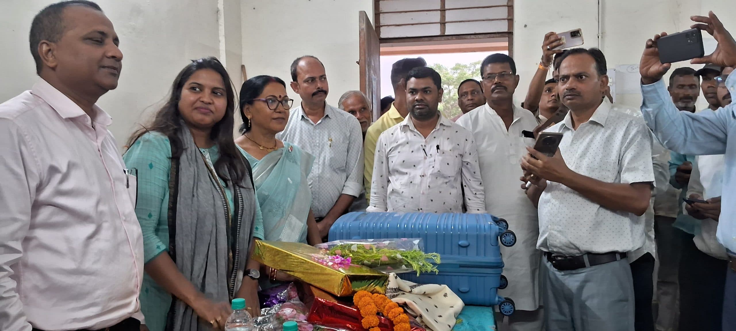 समारोह आयोजित कर डीसीएलआर को दी गयी विदाई