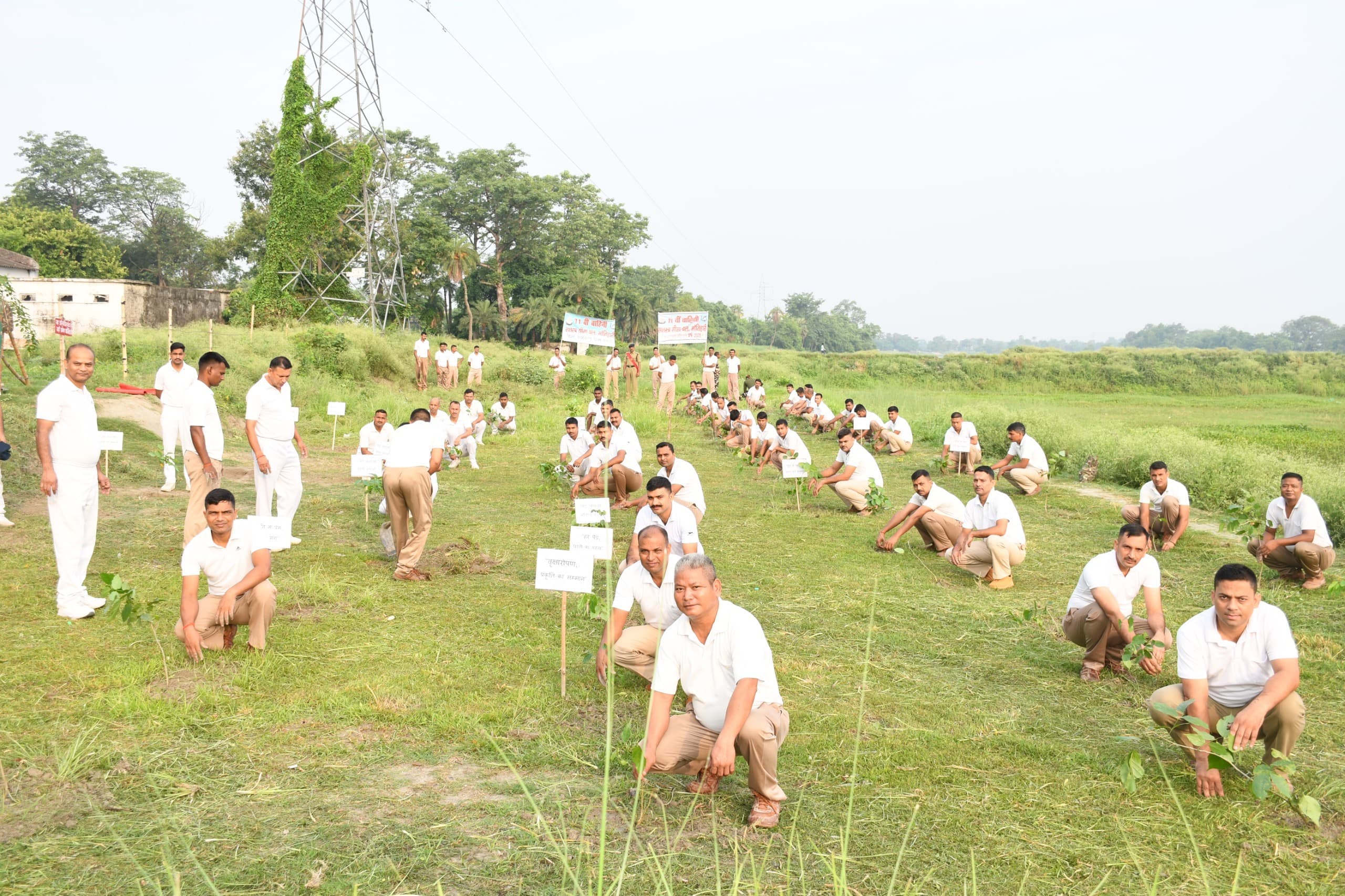 Motihari: पर्यावरण की रक्षा करना हम सभी का दायित्व : कमांडेंट