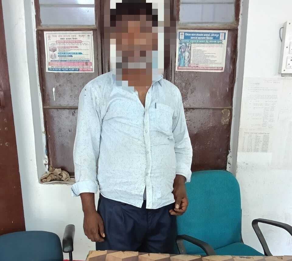 बारात में हथियार लहरा रहा बदमाश गिरफ्तार