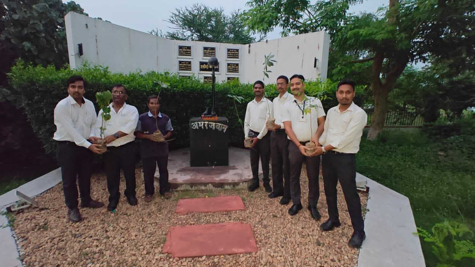 Jamshedpur news. गोलमुरी शहीद स्थल पर राष्ट्र चेतना ने किया पौधरोपण