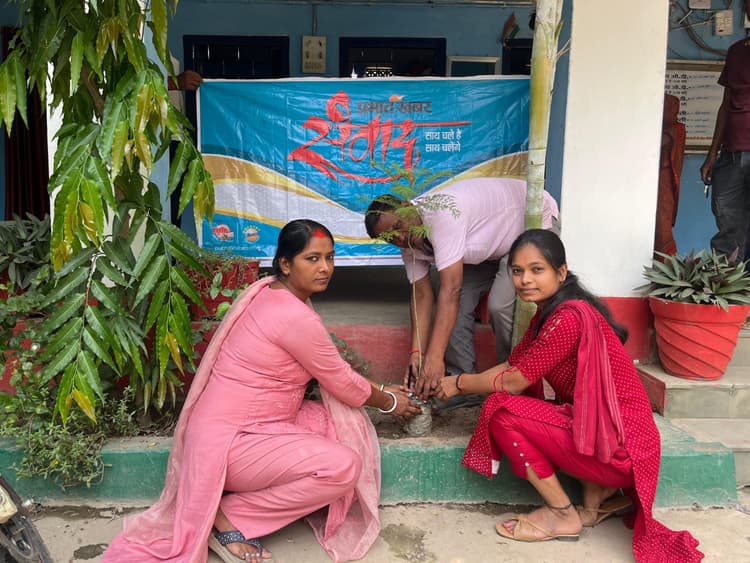 अपने बच्चों और आने वाली पीढ़ी को जीवन देना है तो लगाना ही होगा पौधा