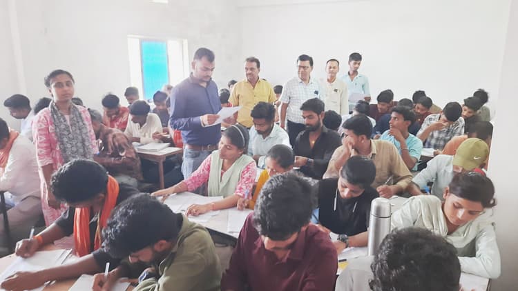 जंगबहादुर कॉलेज में स्नातक पार्ट थर्ड की परीक्षा संपन्न