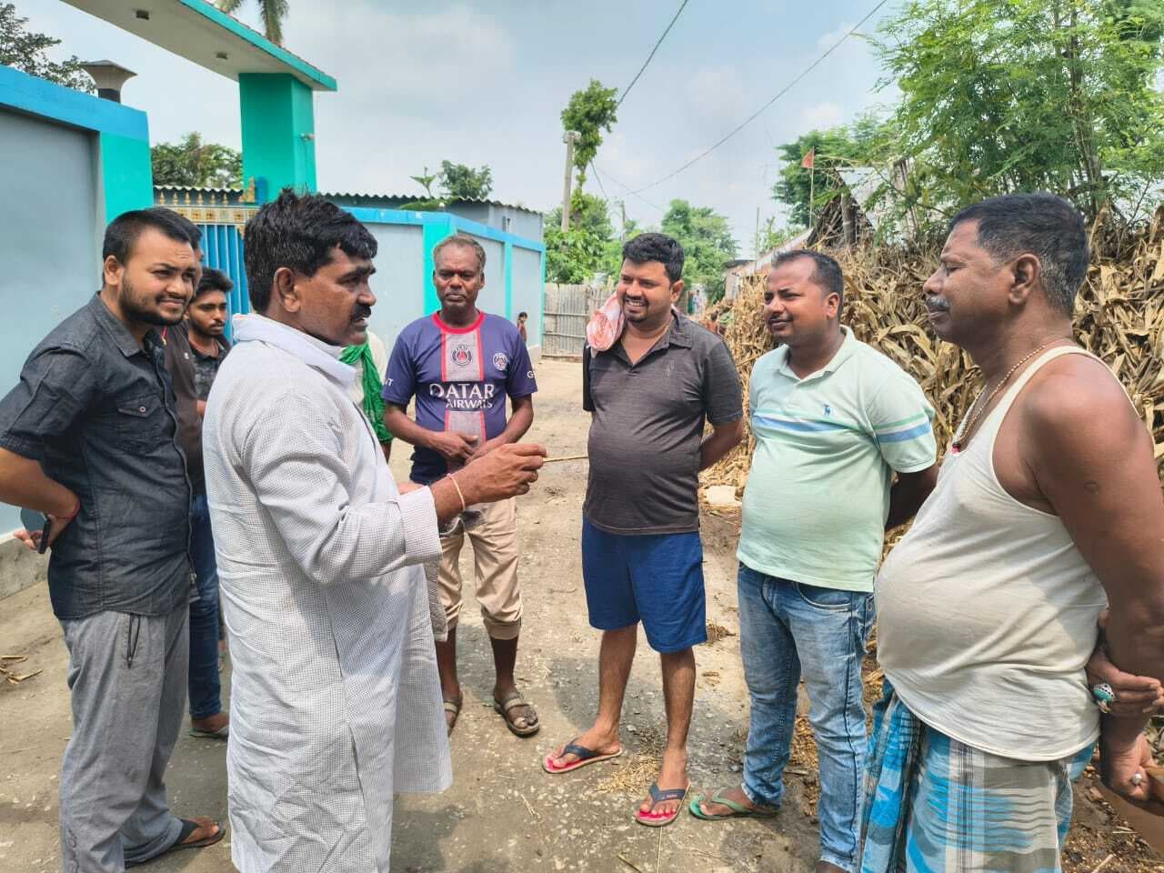 चलो गांव की ओर अभियान के तहत ई प्रभाष ने किया जनसंपर्क